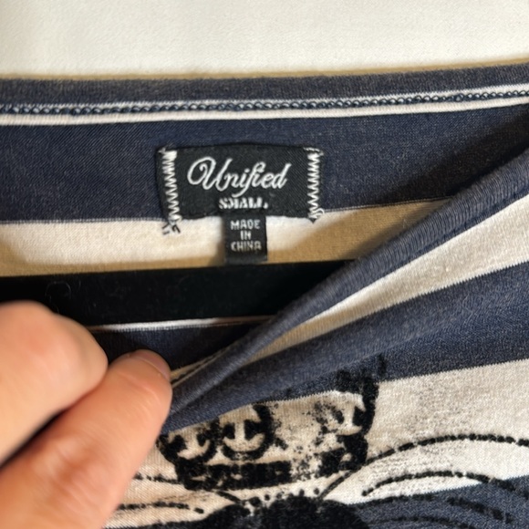 Unified striped t-shirt. Blue and creamy white with skull design. size Small - Picture 6 of 9